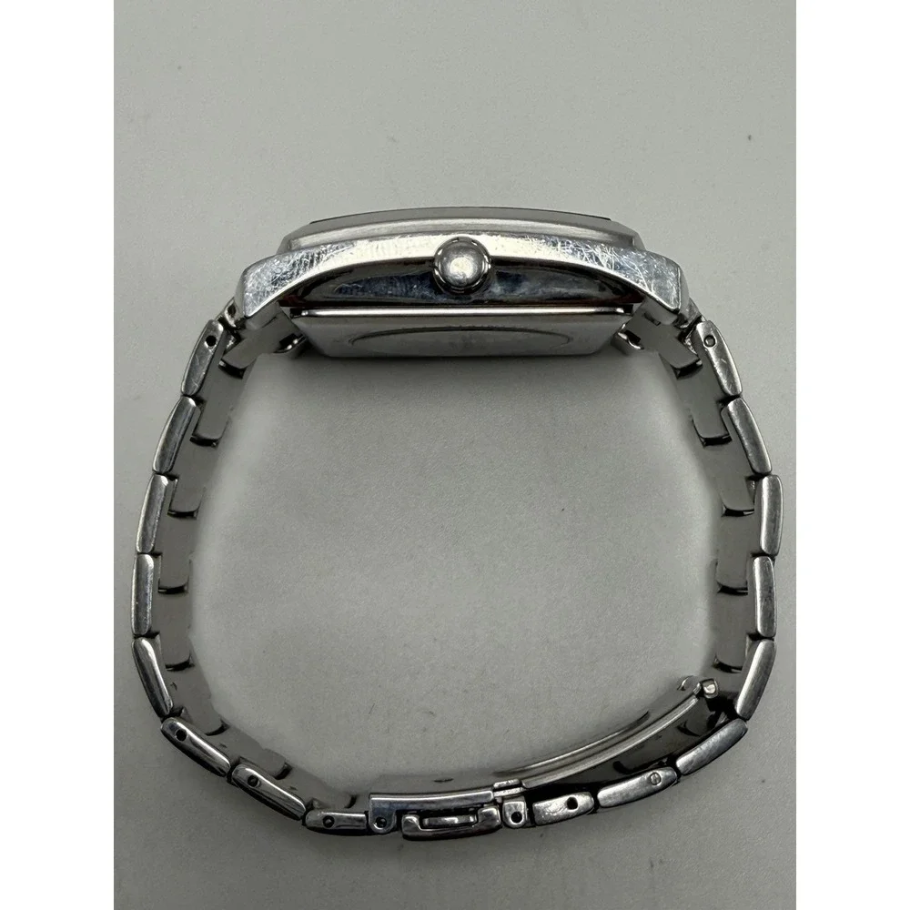 Kenneth Cole it winds